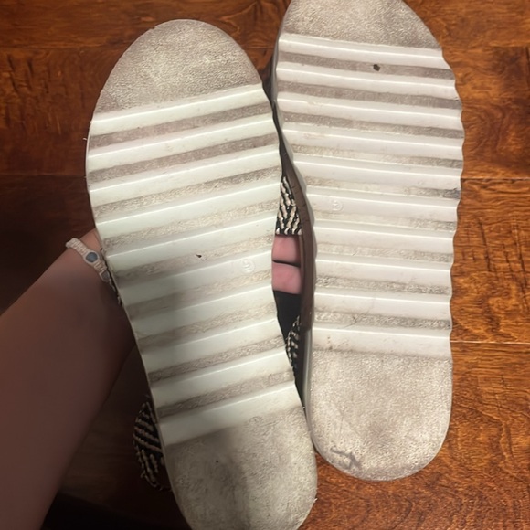 Platform Sandals Size 9. - Picture 5 of 8